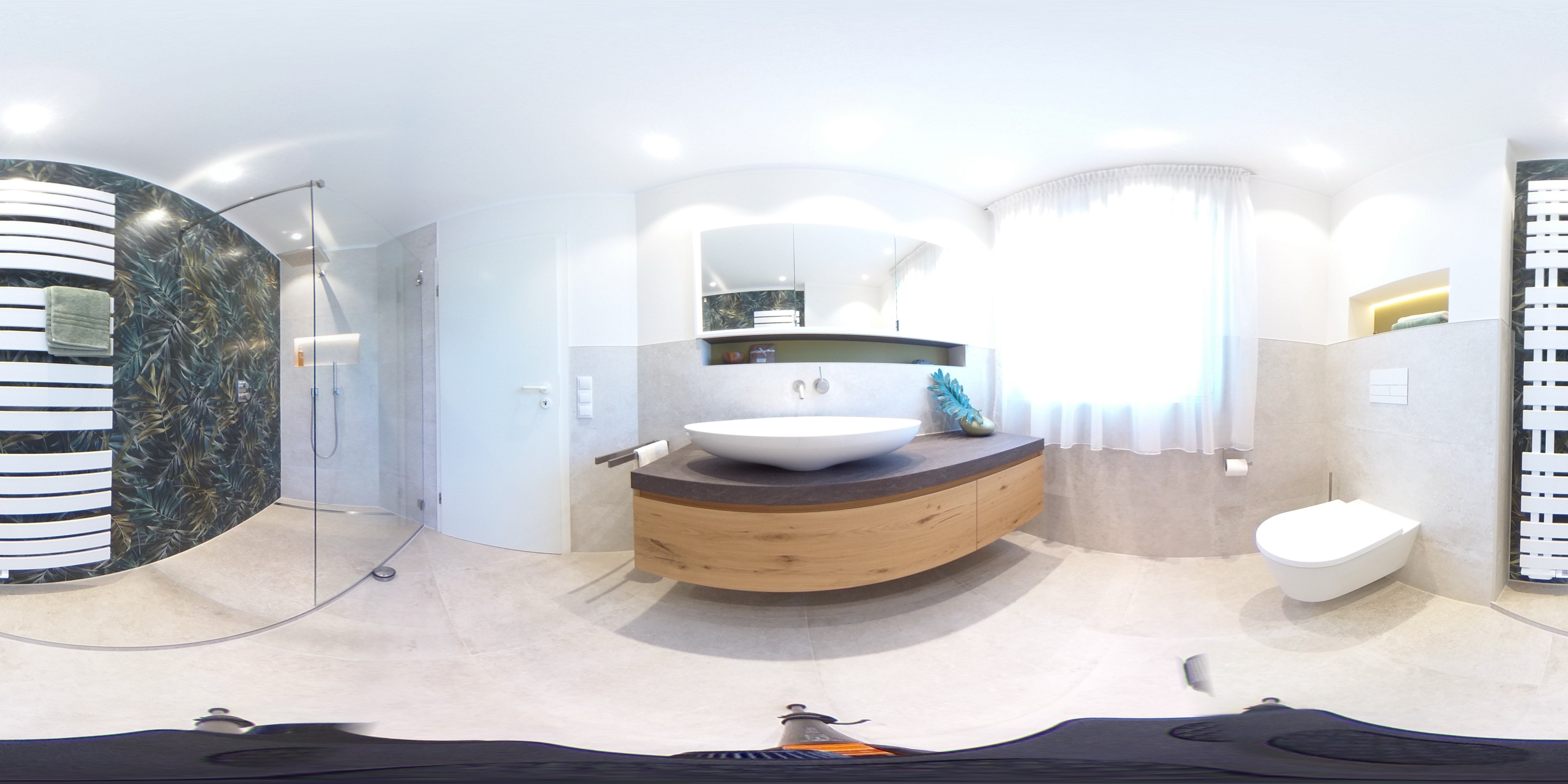 360° Bild eines modernen Badezimmers mit tropischem Flair.