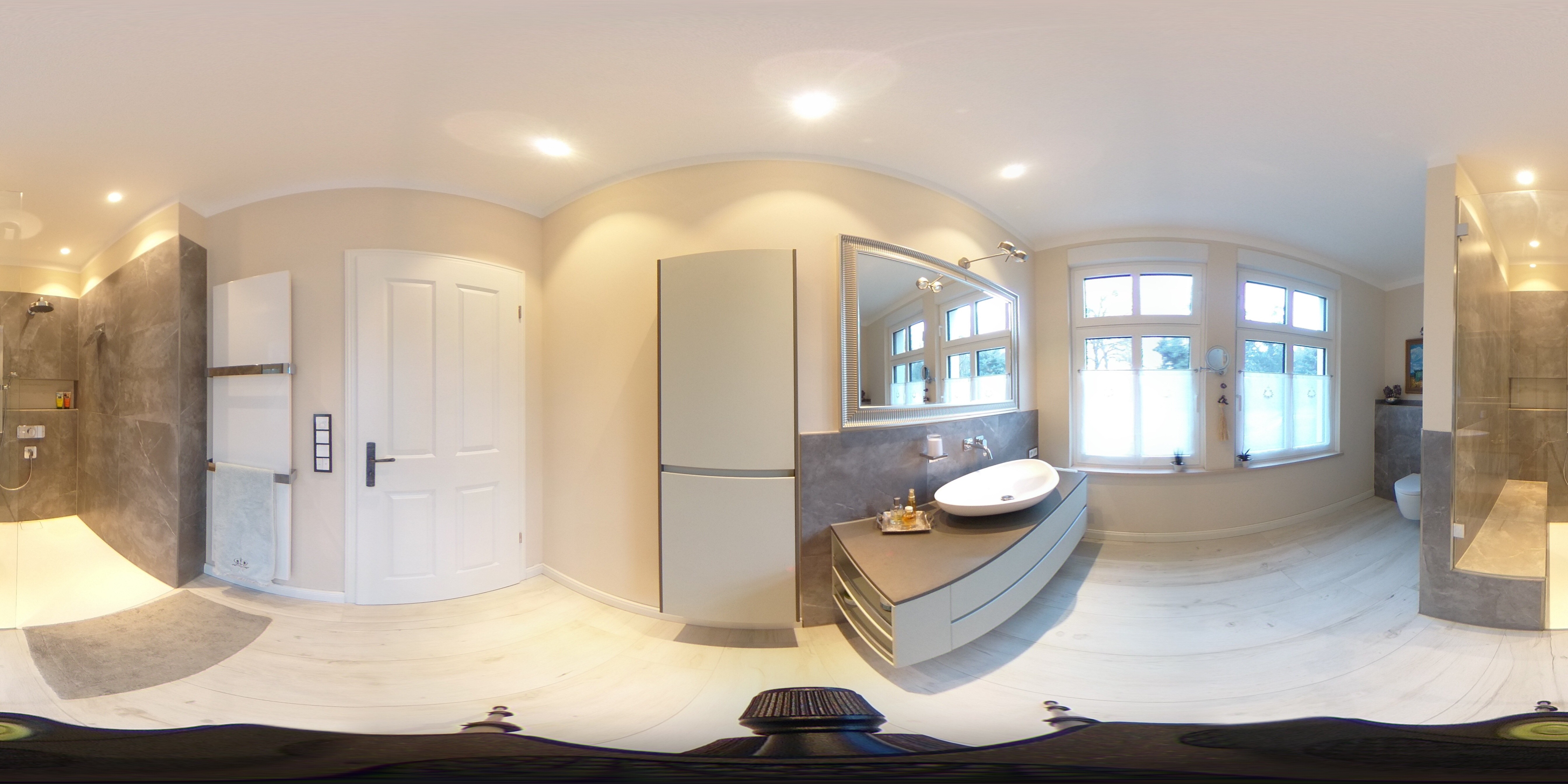 Premium Duschbad mit geräumiger Walk IN Dusche und großem Aufsatzwaschtisch von AXOR, 360° Bild.
