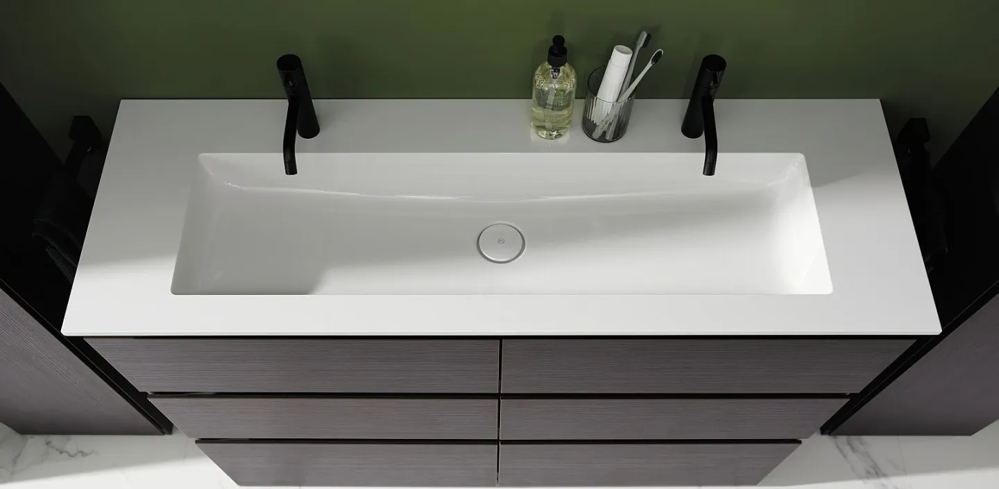 Flächenwaschtisch aus Mineralguss mit sehr breitem Einzelbecken der Kollektion Lin20 von burgbad.