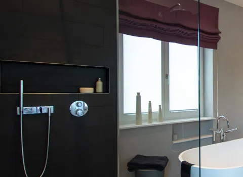 Dusche im Komplettbad vom Handwerksunternehmen bad & heizung Laabs in Potsdam.