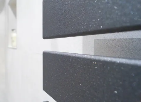 Designheizkörper Yenga von HSK im Familienbad vom Handwerksunternehmen bad & heizung Laabs in Potsdam.