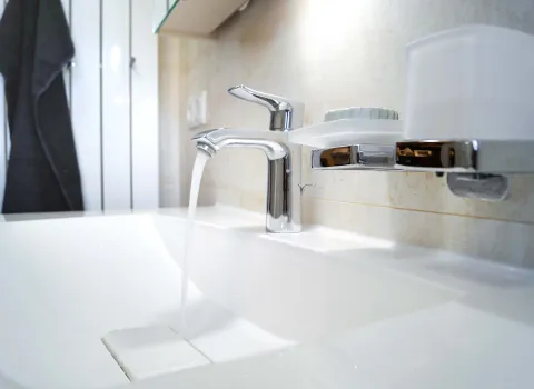 Stehende Waschtischarmatur aus der Serie Metris von Hansgrohe.