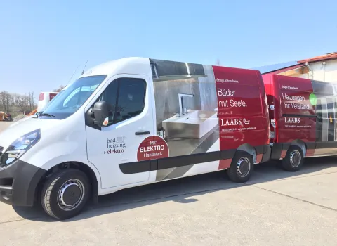 Zwei Transporter für Bad und Heizung.