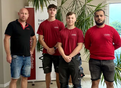 Drei junge Azubis zum Ausbildungsstart 2025 bei LAABS plus C.Laabs.