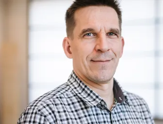 Portrait eines Mitarbeiters von Laabs GmbH für Heizung, Sanitär und Fliesen.